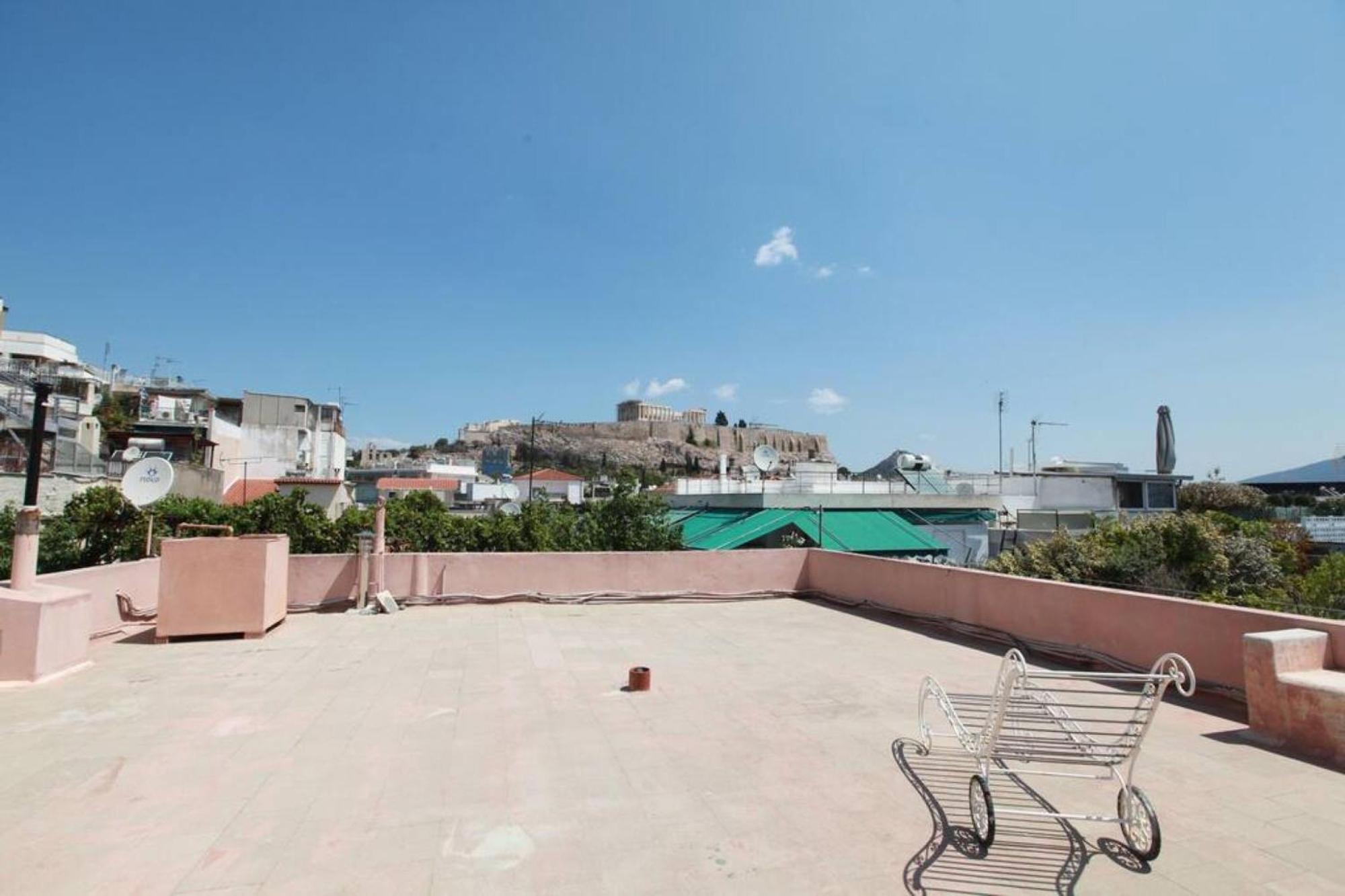 Elegant At The Acropolis Hills Apartment